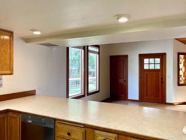 Building Photo - Bainbridge Island charmer ....delightfully...