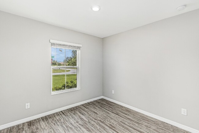 Building Photo - Available Now! Move In Special- 1 month re...