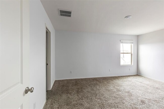 Building Photo - 772 Circle Wy