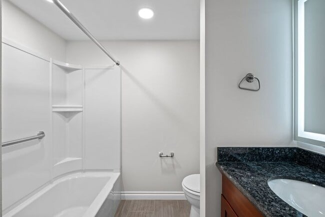 Building Photo - Elegant and Spacious Air-Conditioned Lincoln Park Rambler