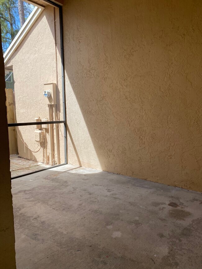 Building Photo - 1098 Crassula Ct