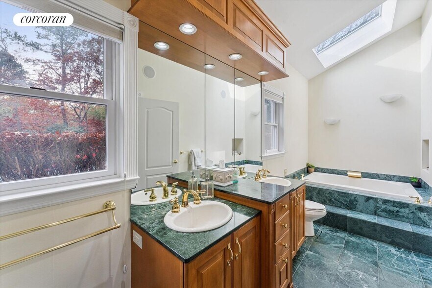 Building Photo - 3 Cherry Blossom Ln