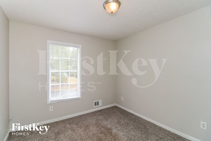 Building Photo - 2982 Valley View Cir