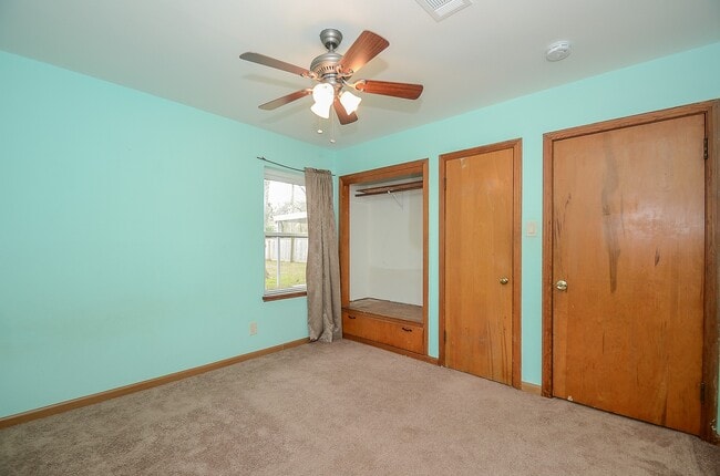 Building Photo - 142 Victoria Dr