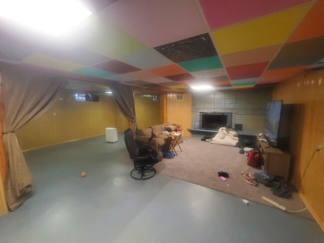 Building Photo - 3 Bedroom Single Family Home