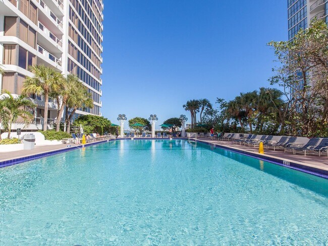 Building Photo - 1717 N Bayshore Dr