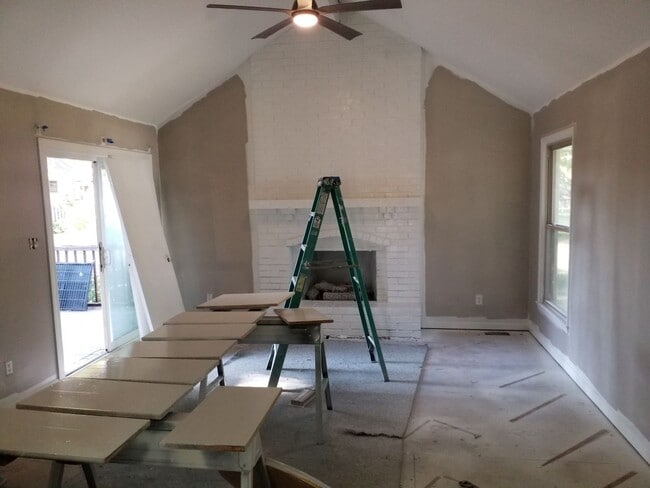 Building Photo - Coming soon! Newly Renovated SF in Liberty