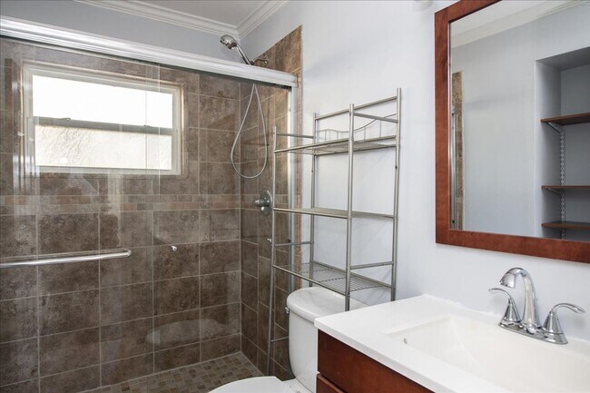 Building Photo - 1096 Herndon St NW