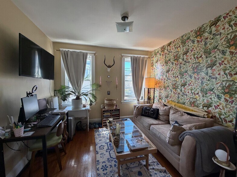 Building Photo - 160 Norfolk St