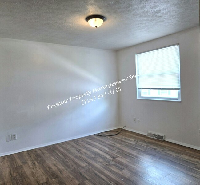 Building Photo - 455 McCleery St