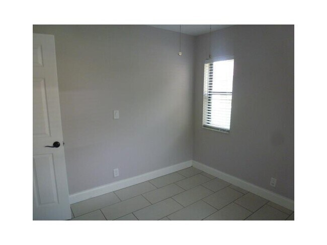 Building Photo - 21895 Lake Forest Cir