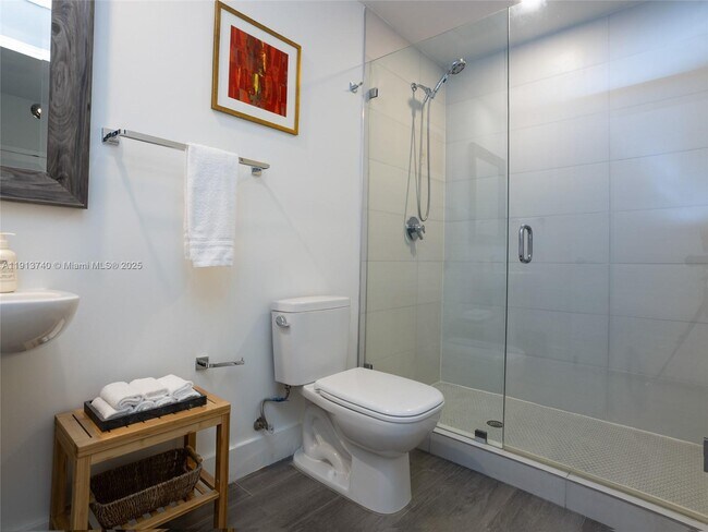 Building Photo - 2900 NE 7th Ave