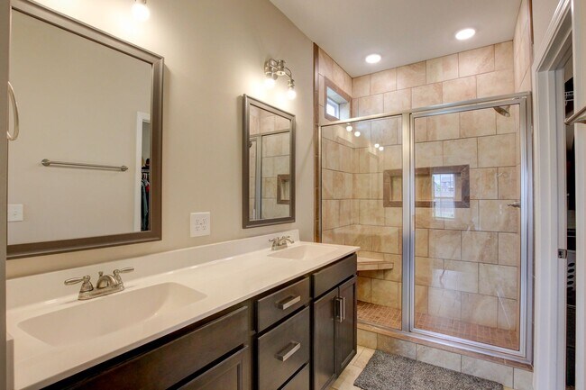 Building Photo - 1107 Eagle's View Dr