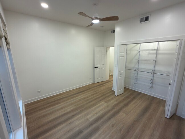 Building Photo - 1529 N Maplewood Ave