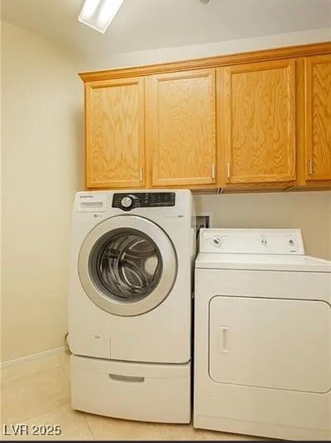 Building Photo - Beautiful 3-Bedroom + Loft Home for Rent in Summerlin!