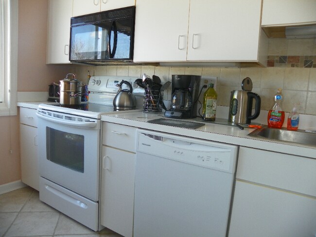 Building Photo - 135 Danbury Ct