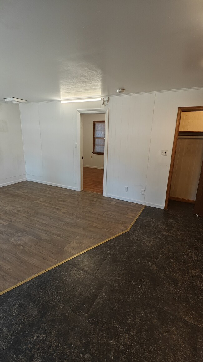 Building Photo - Chestnut Grove Village 13, 14, 15, 16