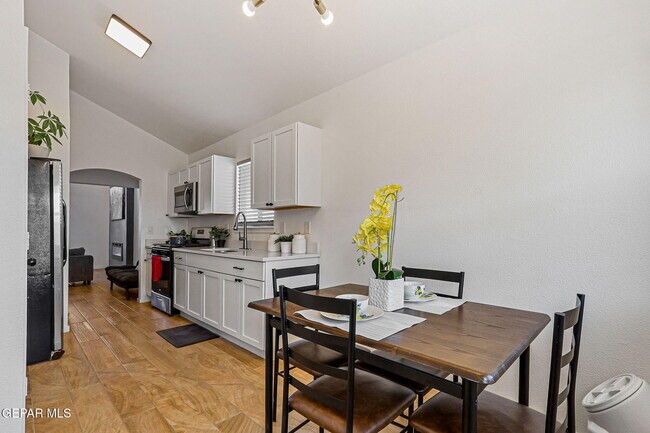 Building Photo - 3936 Tierra Arena Dr