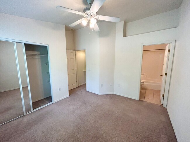 Building Photo - Victoria Station #134