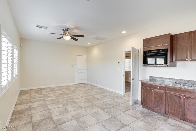 Building Photo - 10068 Emerald Edgewater Ct