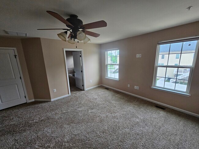Building Photo - 109 Wheatfield Dr