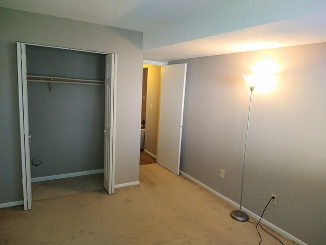 Building Photo - 3 Bedroom 1 & 3/4 Bath Townhouse