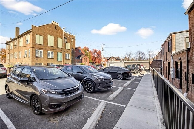 Building Photo - Pizza Prynce