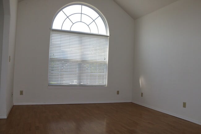 Building Photo - Available 10/7/2025