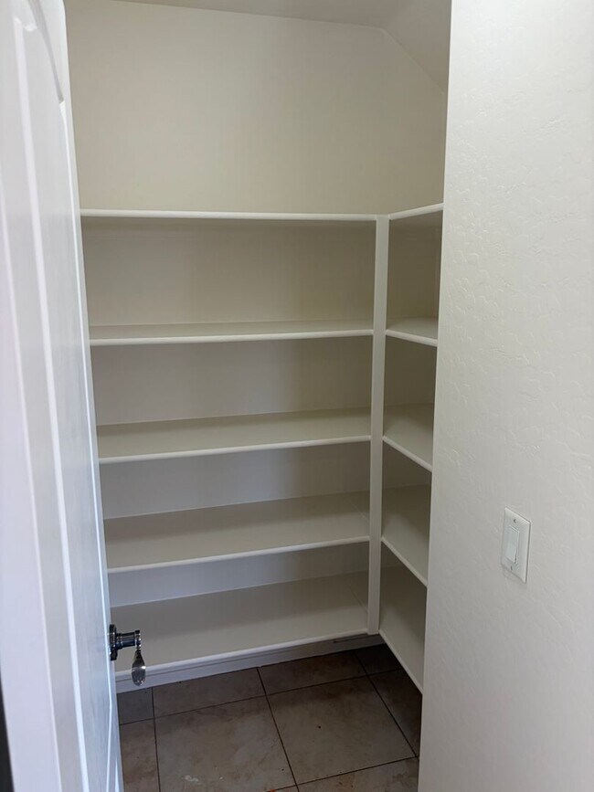 Building Photo - Freshly Painted 3 Bed, 2.5 Bath Home in Coolidge