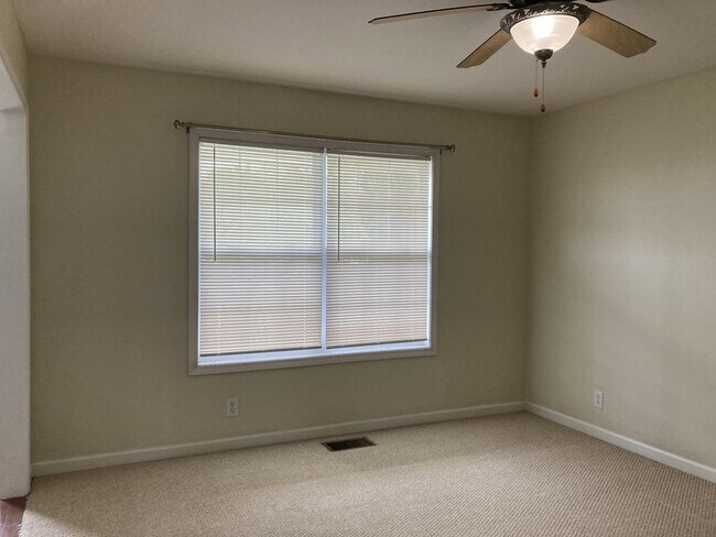 Building Photo - 2566 Leprechaun Ln