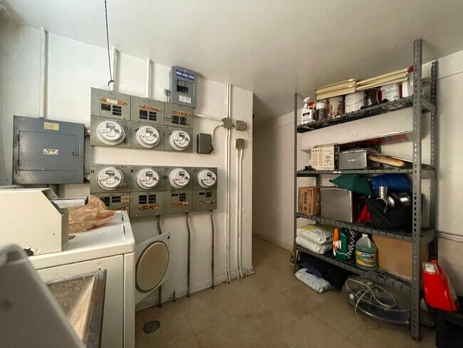 Building Photo - 7722 W Belmont Ave