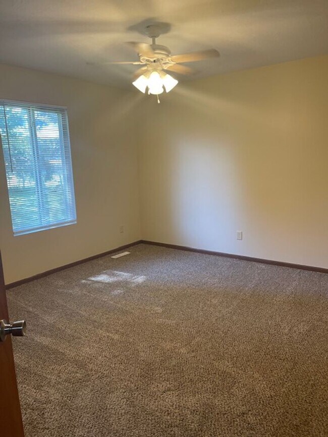 Building Photo - 108 W Olive St