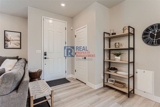 Building Photo - 8375 Holman St