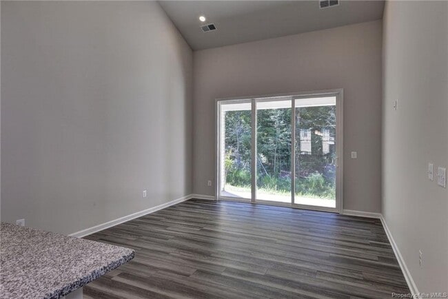 Building Photo - 4090 Isaac Cir