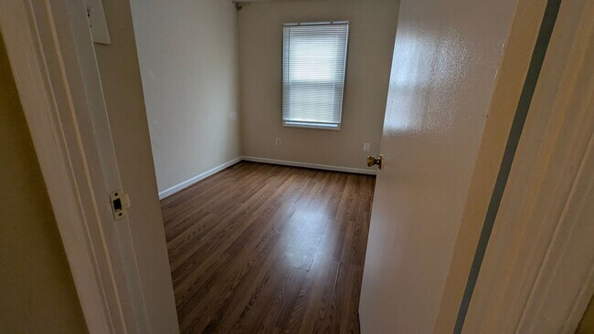 Building Photo - **Temporarily off the Market** Charming 3 Bed And 1.5 Bath Townhome In Georgetown South