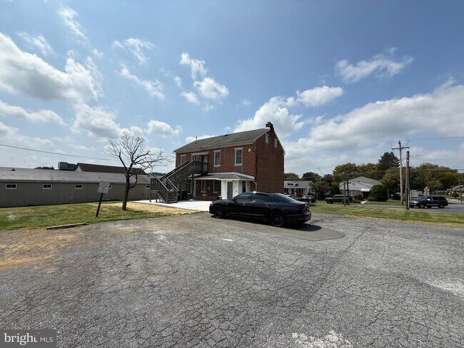 Building Photo - 1530 New Holland Rd