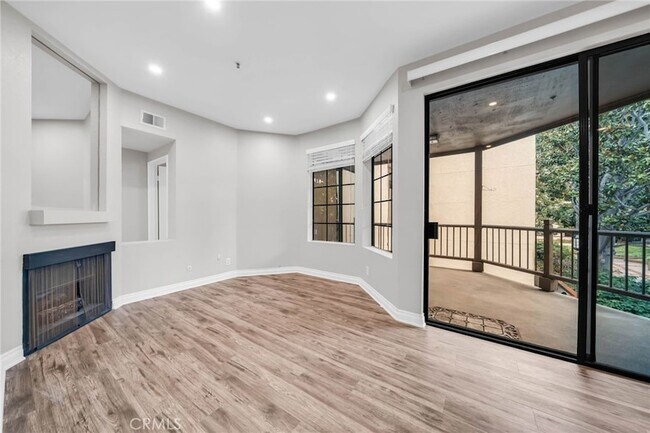 Building Photo - 2559 Plaza del Amo