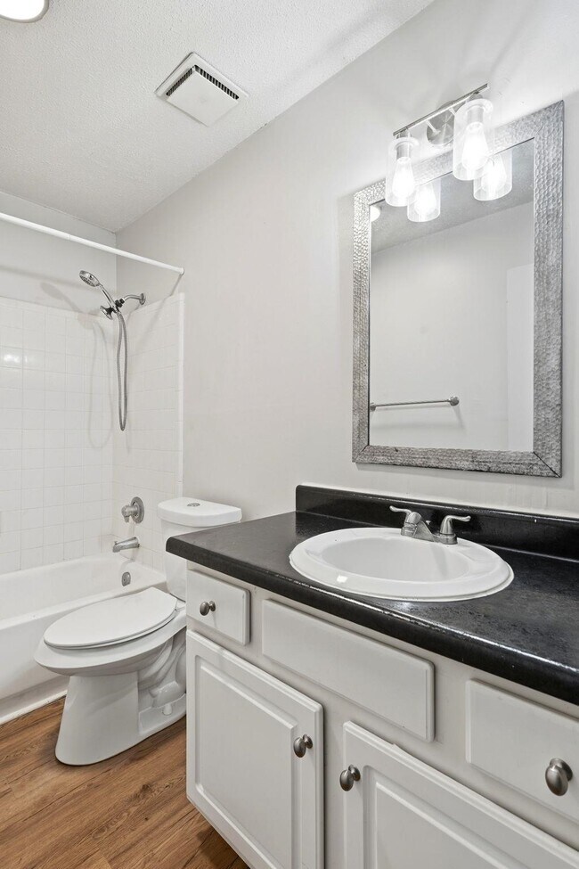 Building Photo - 1844 Larette Dr