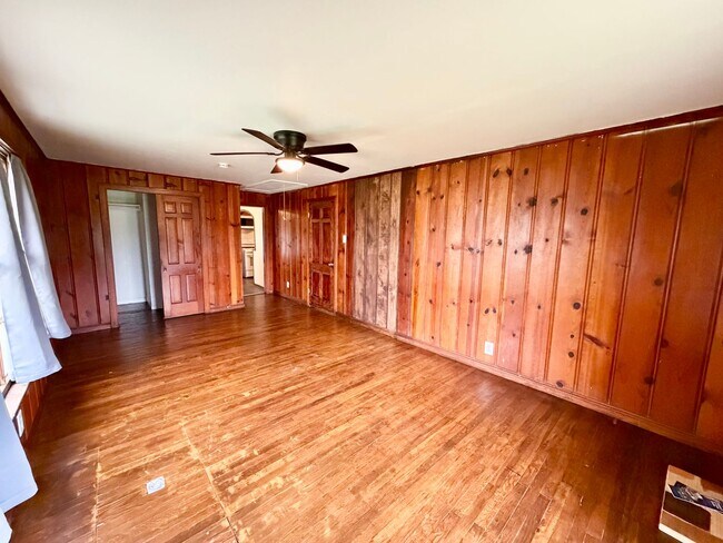 Building Photo - 1319 Tabor St