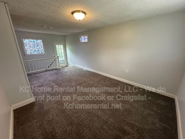 Building Photo - 10700 E 28th Terrace S