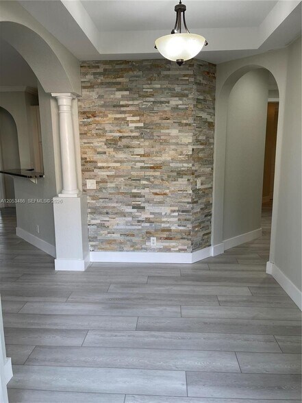 Building Photo - 2727 Center Ct Dr