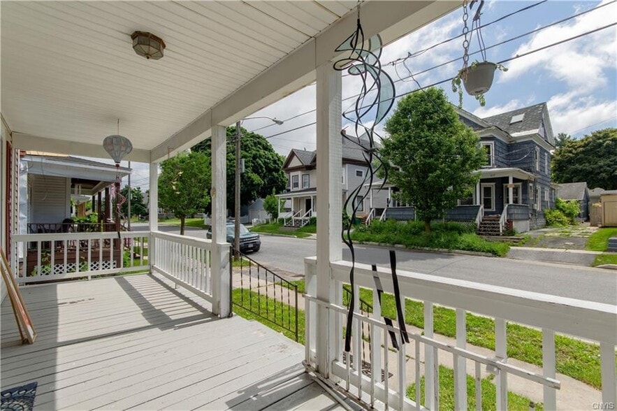 Front Porch - 218 S Pleasant St