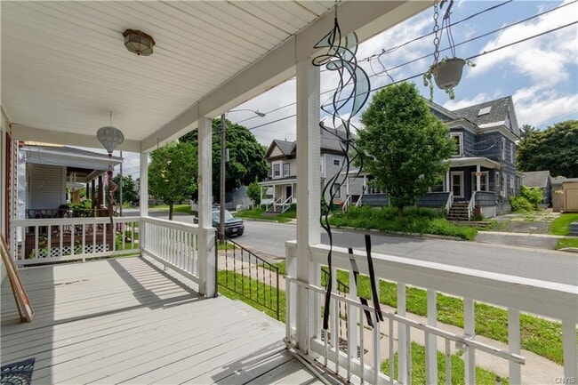 Front Porch - 218 S Pleasant St