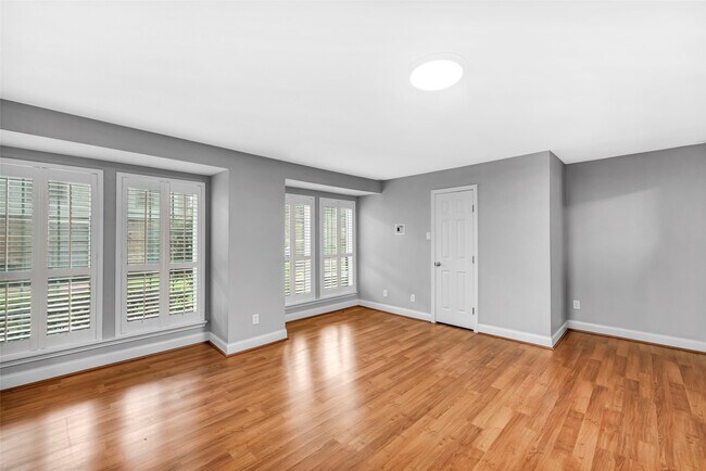 Building Photo - 1553 W Sam Houston Pkwy S