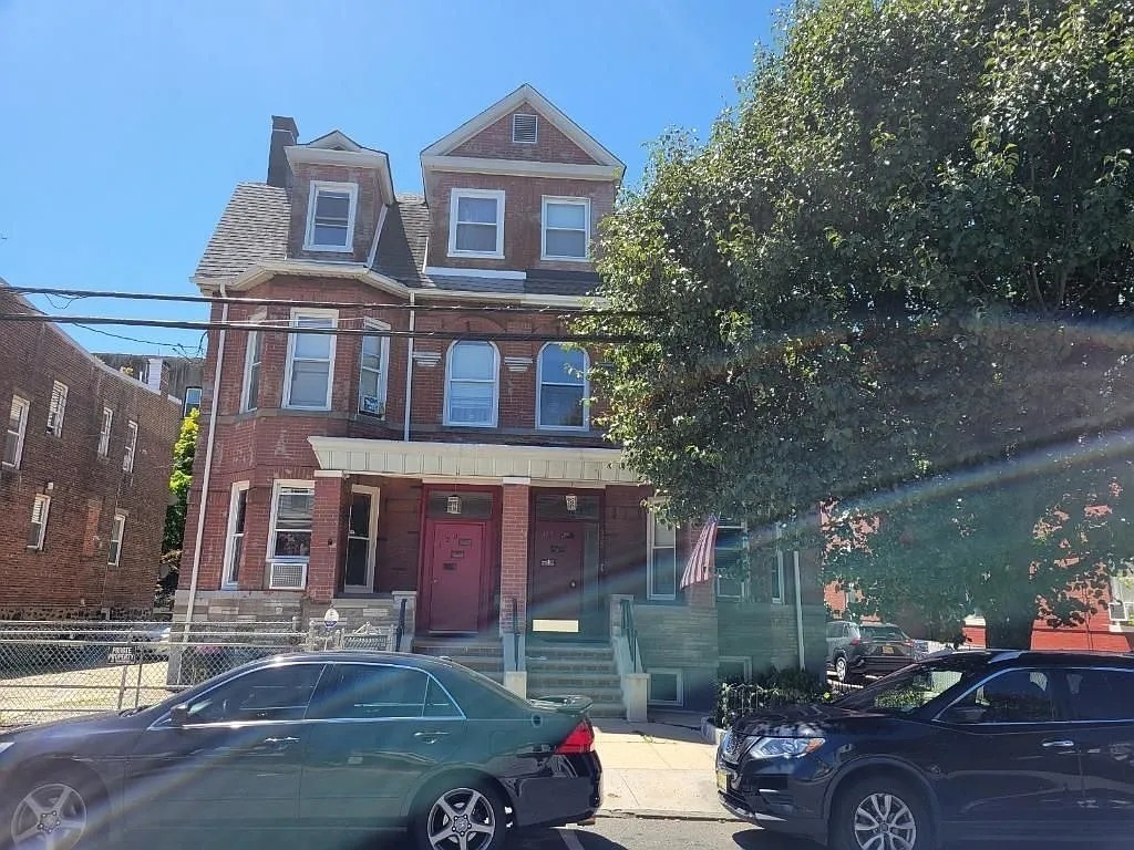 Building Photo - 123 75th St