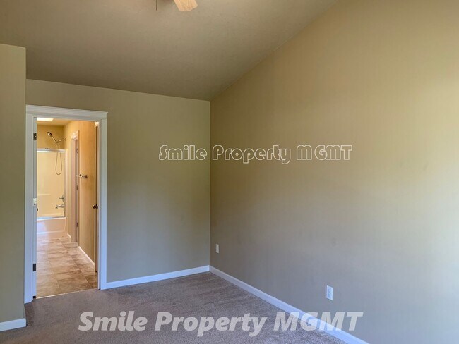 Building Photo - NEW Carpet