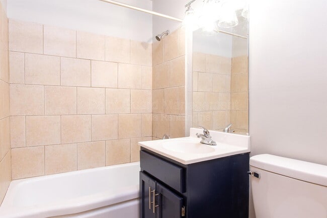 Building Photo - 6102 E Oakwood Dr