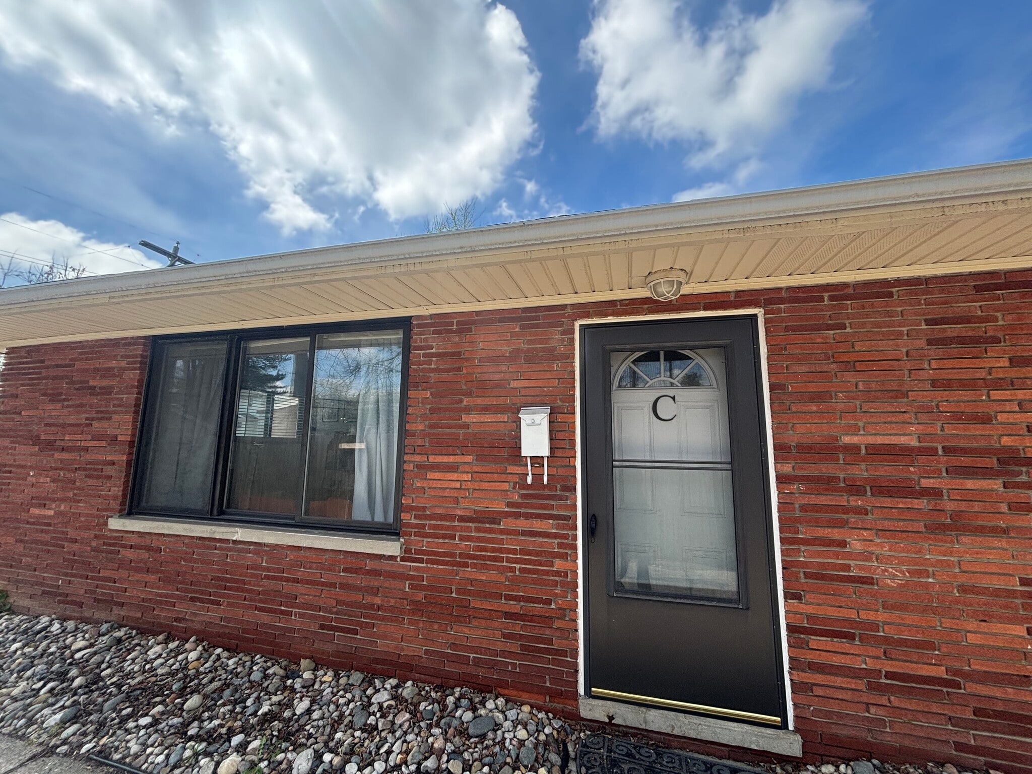 Building Photo - 219 W 12 Mile Rd