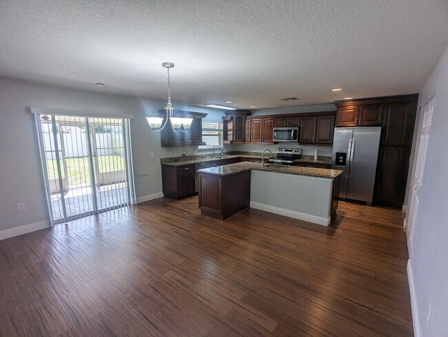 Building Photo - For Rent: Spacious, Open Floor Plan, 4 Bedroom House, Mount Dora Florida.