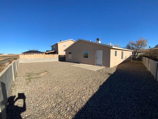 Building Photo - 3 Bedroom Single Story Home Near Northern Blvd NE & Loma Colorado Blvd NE!